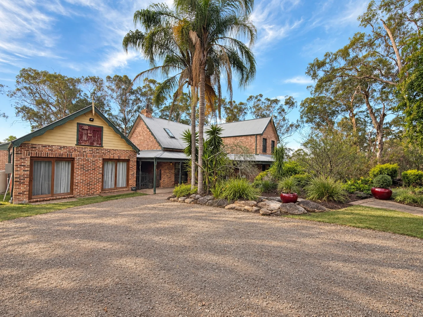 302 property used to illustrate a dedicated website